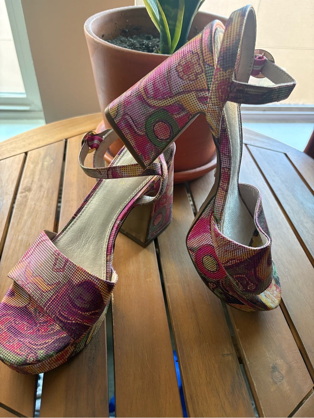 CECILIA NEW YORK Pink Floral Platform Sandals - Picture 2 of 7